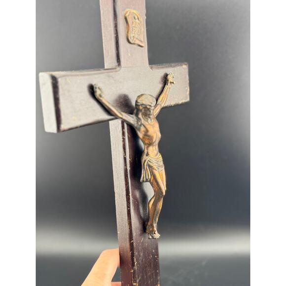 Vintage Wooden Crucifix with Metal Jesus - Picture 4 of 6